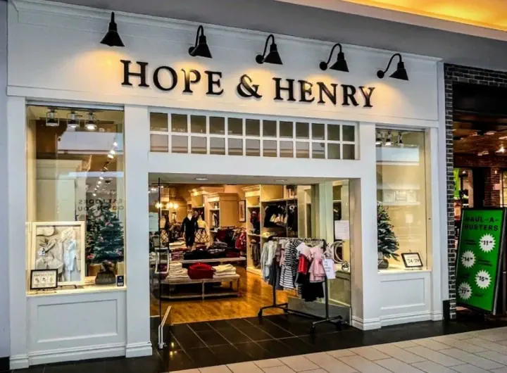 Hope & Henry storefront sign and window display in a shopping mall